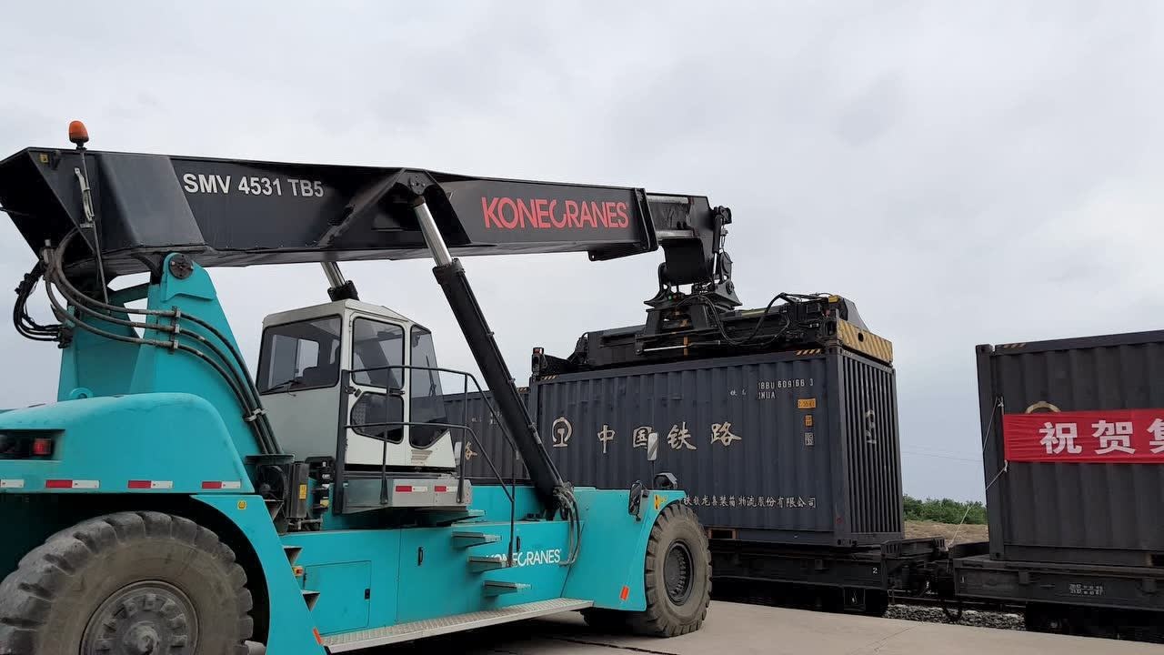 集装箱装载正面吊