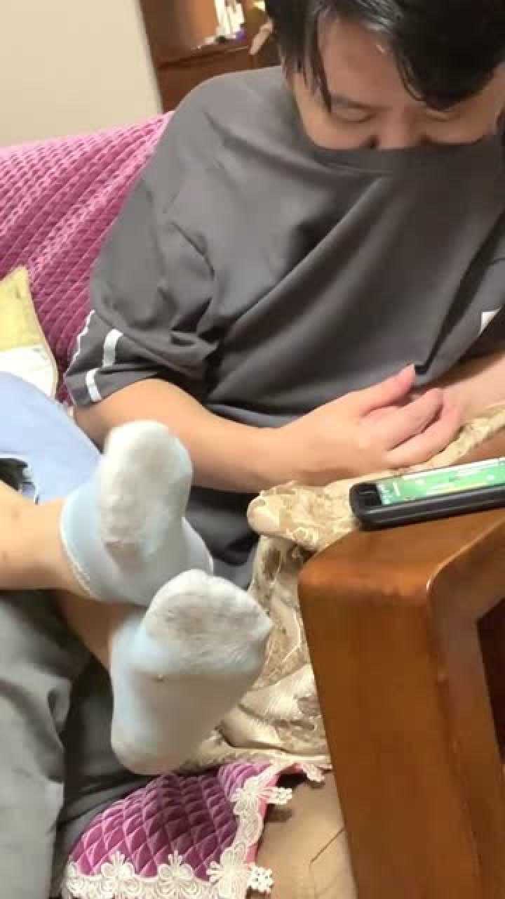 俗话说人不可貌相，你永远不知道表面干净的女生，她的袜子有多脏！_腾讯视频