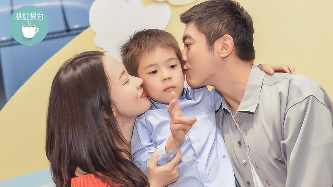 霍思燕二胎曝光一家外出就餐嗯哼陪妹妹玩耍被杜江视为掌上明珠