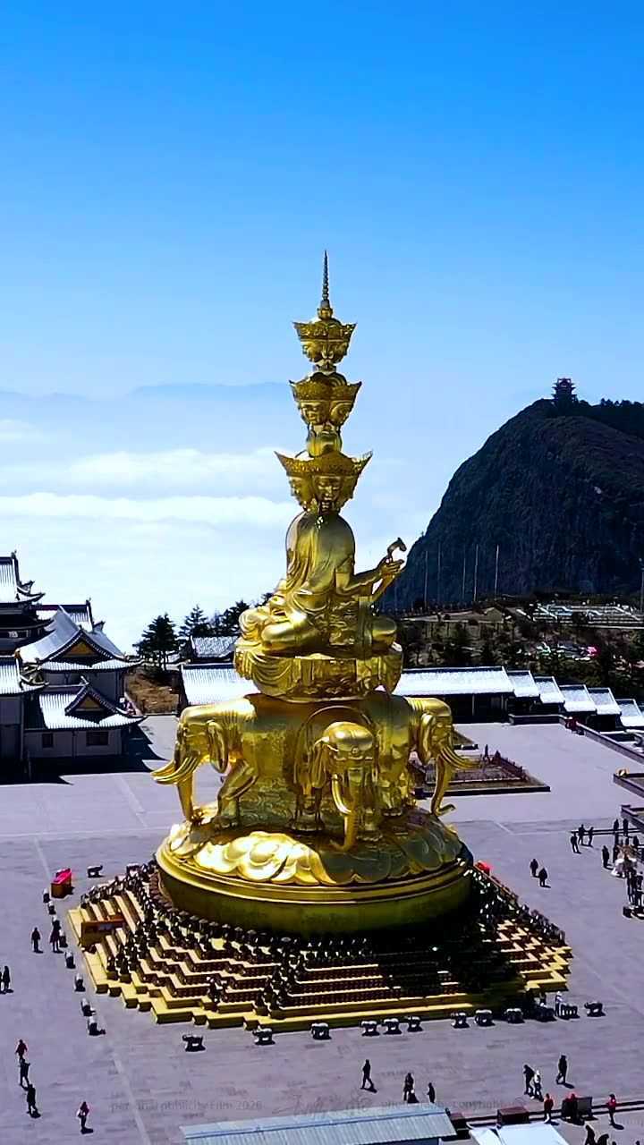 峨眉山万佛顶,四川省乐山市峨眉山市黄湾镇,是世界文化和自然双遗产