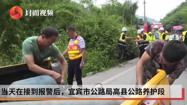 暴雨致四川高县道路发生山体滑坡 22小时抢通