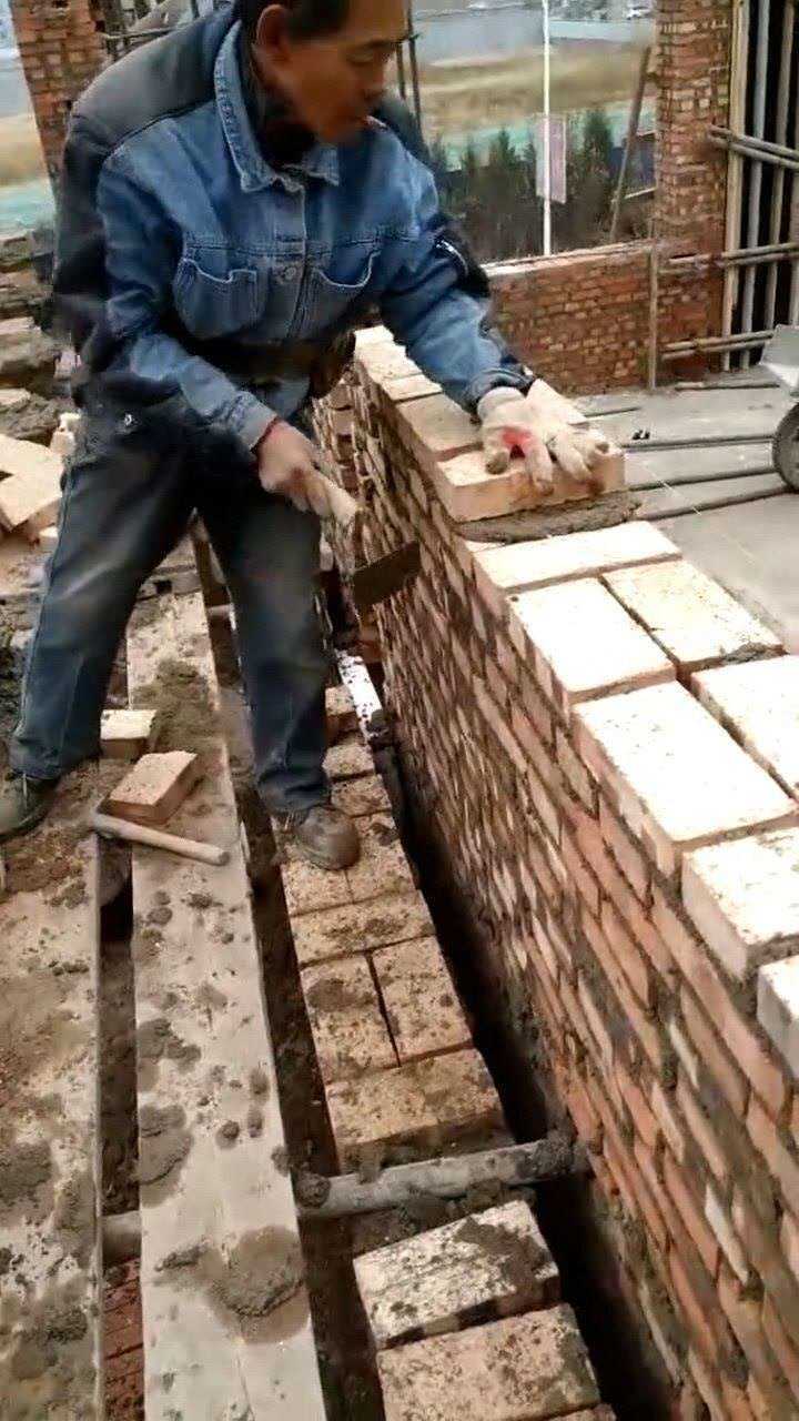 瓦工师傅正宗梅花丁砌法,这技术一般人不能比,会的人不多了!