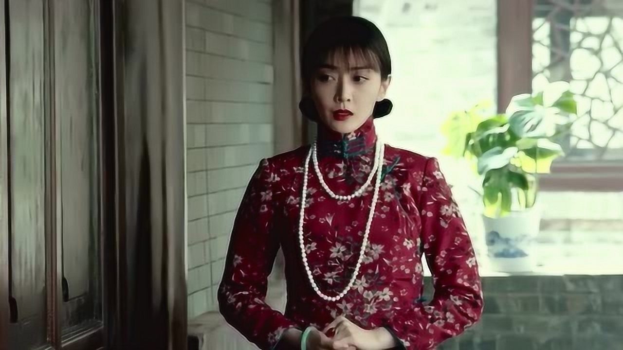 光荣时代白玲假扮老板娘去刺探情报结果被吓的腿软太逗了