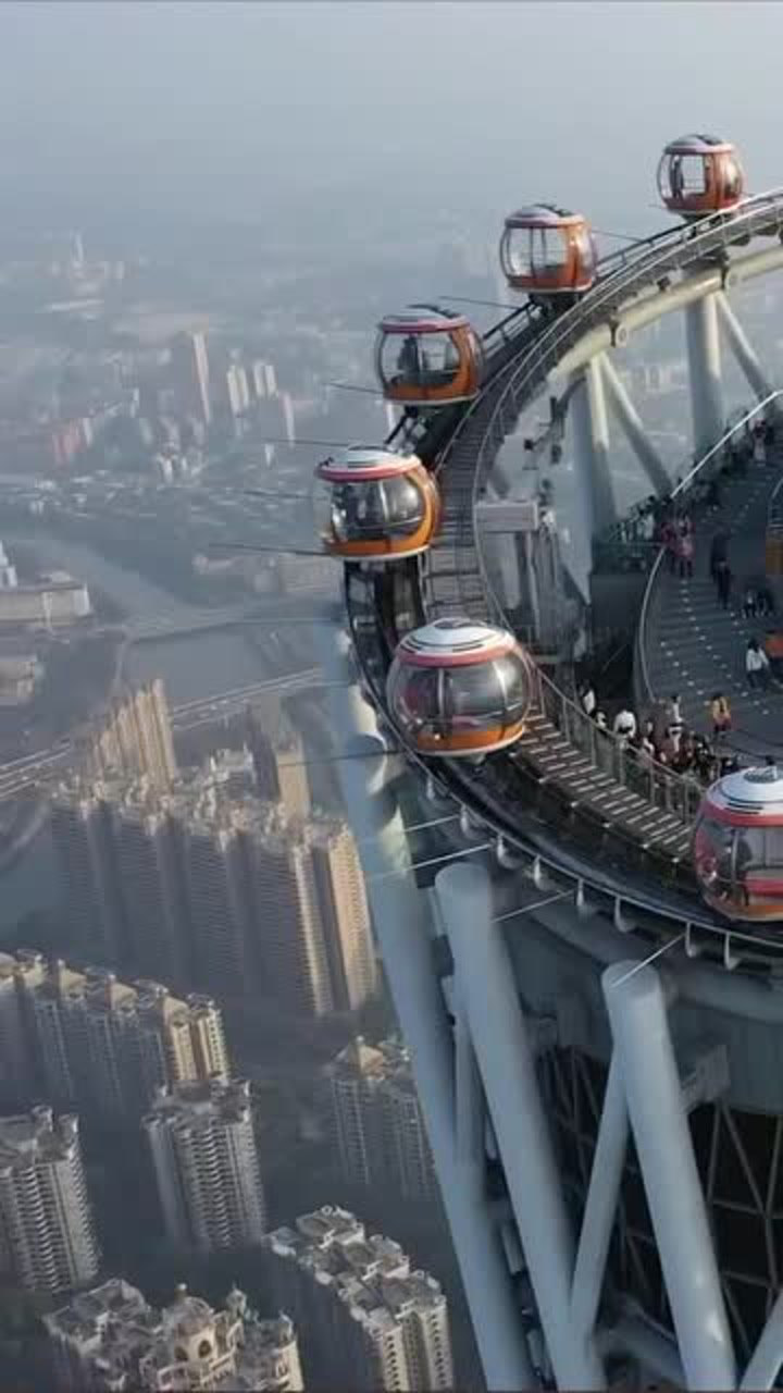 广州塔的缆车高达600米乘坐刺激感不次于跳伞