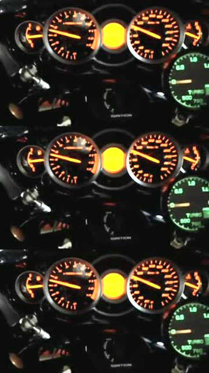 唯有铃木隼的仪表盘才最具超跑代表性!