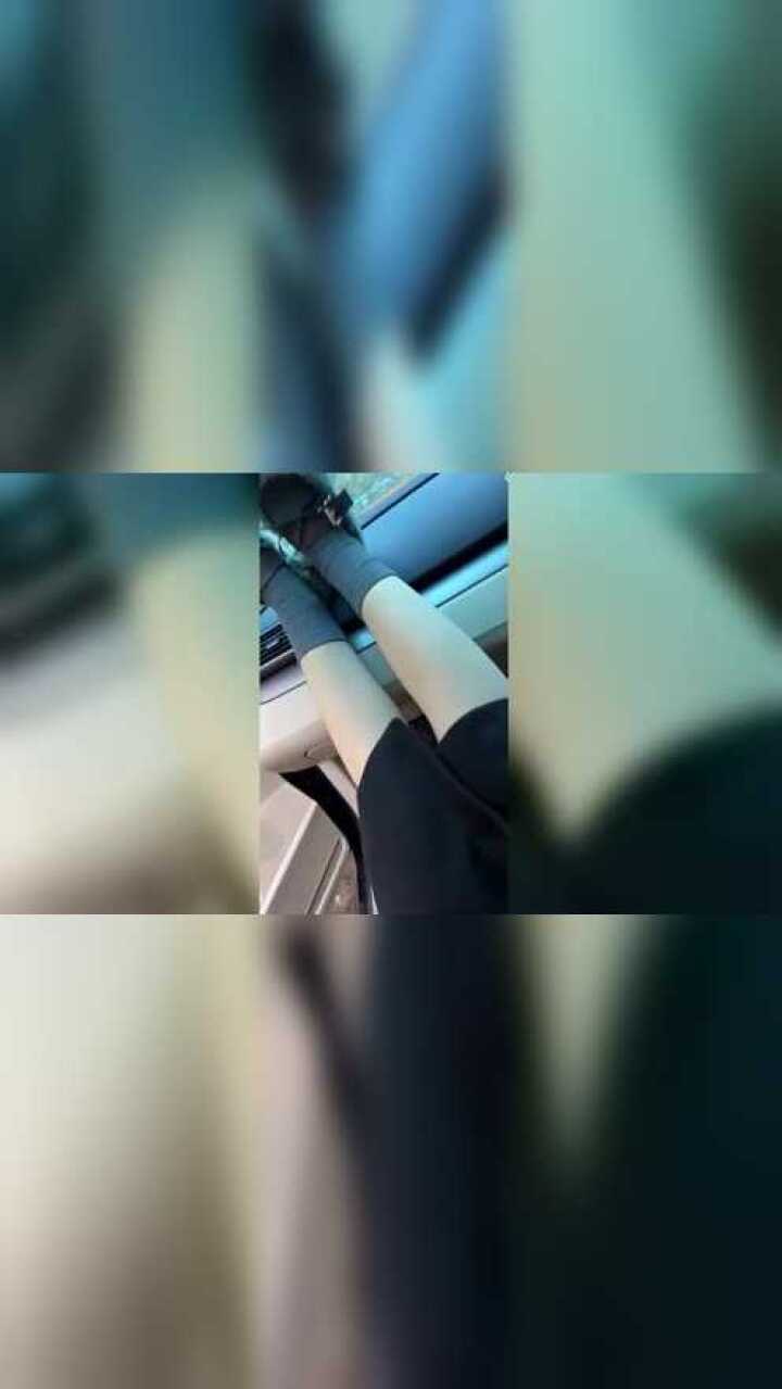 你永远不知道女生大衣下面穿了什么,轻轻一捏,真相了!