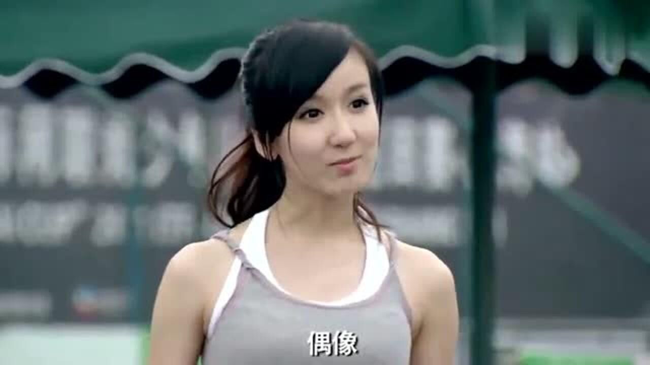 爱情公寓胡一菲和诺澜在打网球不料打着打着竟打起架来了子乔都看呆