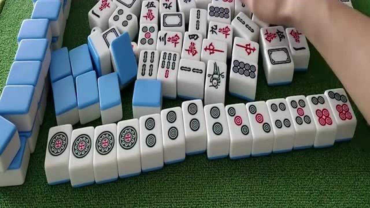 男子这清一色的牌很少有人能看懂怎么胡牌高手指点一下