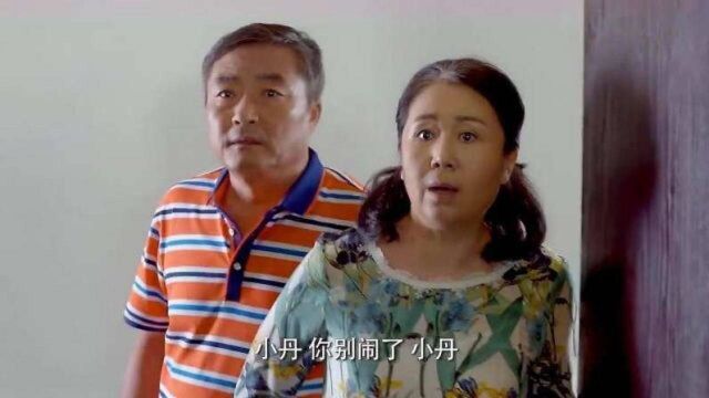 老妈去公司探望儿子,推开门看到这一幕,扎心了!