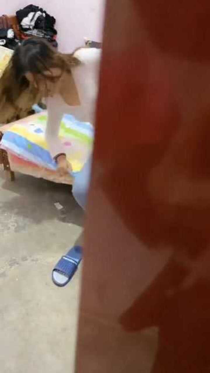 看看小姐姐最后尿没尿裤子_腾讯视频