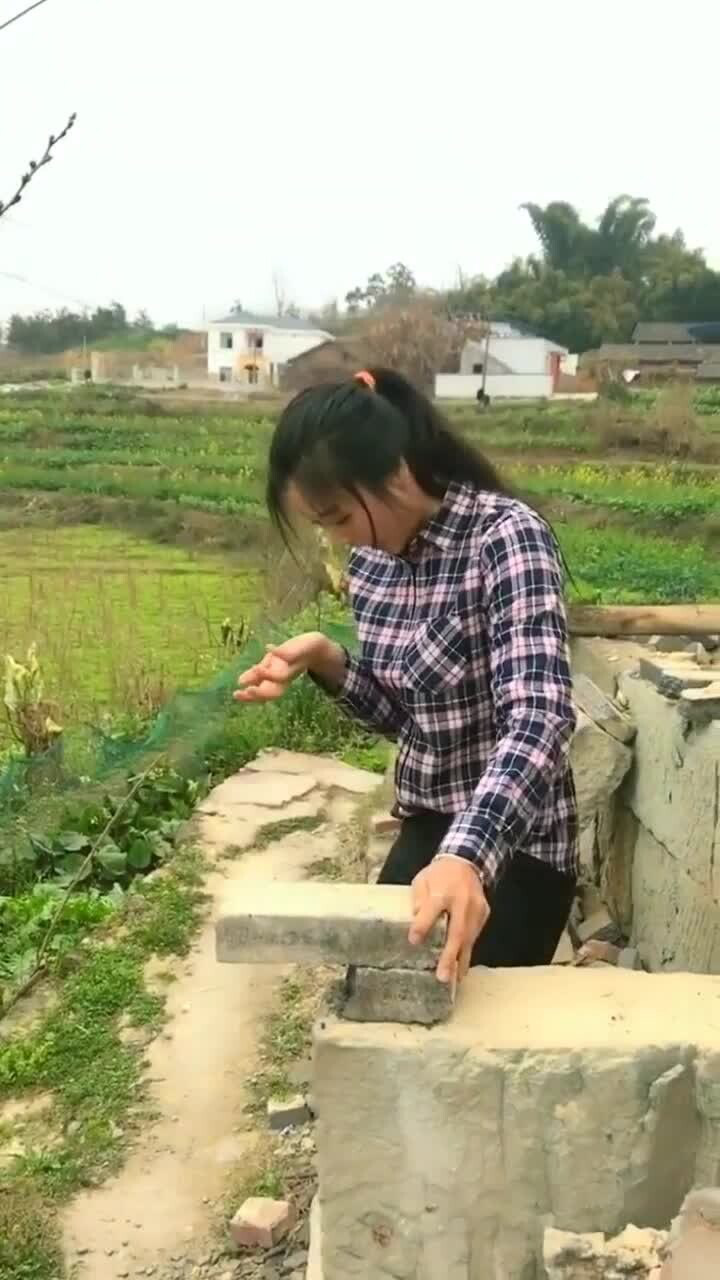 女汉子好厉害一个人杀猪真棒力气大如牛