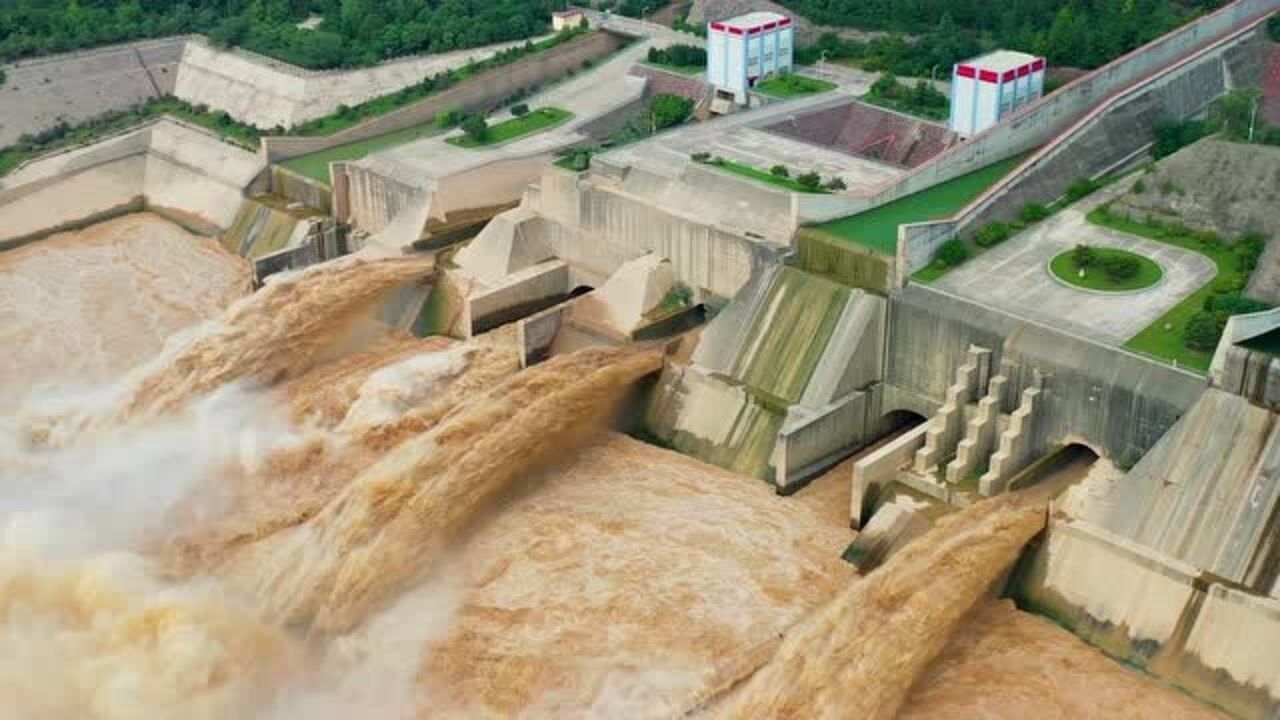 航拍黄河小浪底水库开闸泄洪