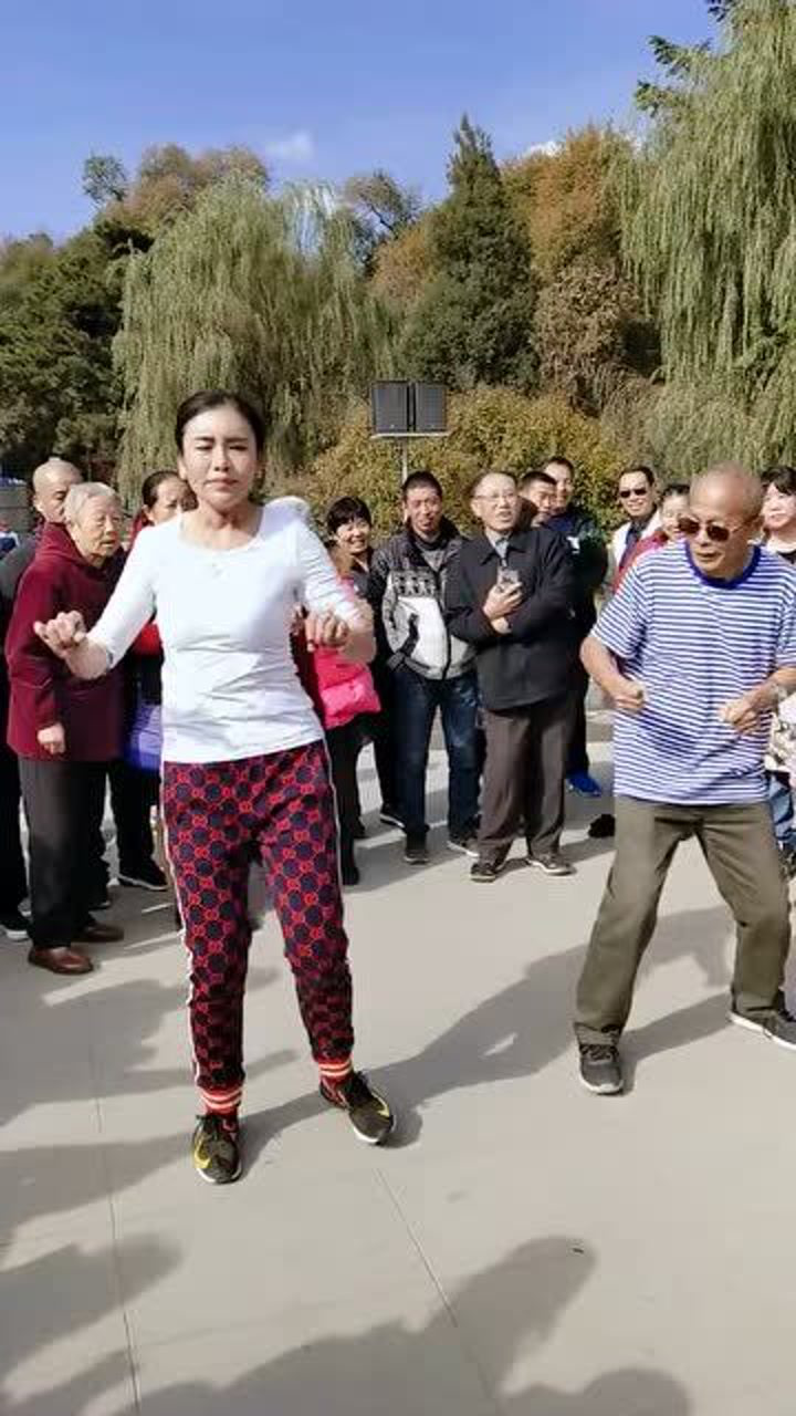杨丹组合,看看扬大爷怎么把人晃老了_高清1080P在线观看平台_腾讯视频