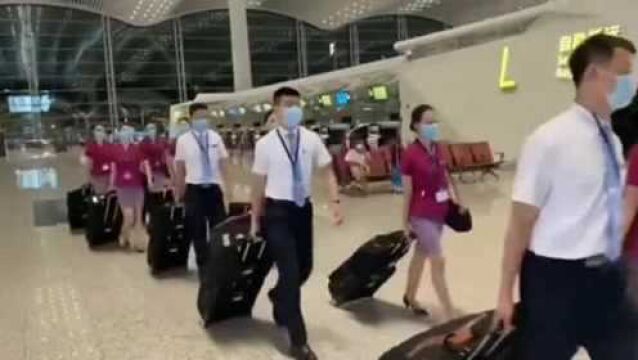 东方航空公司,全体机组人员首次亮相,不愧是所有航空公司里颜值最高的!