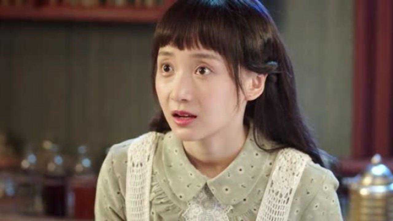 旗袍美探沈晓安直男地称他十分喜欢小桃子初次见面时穿的佣人装