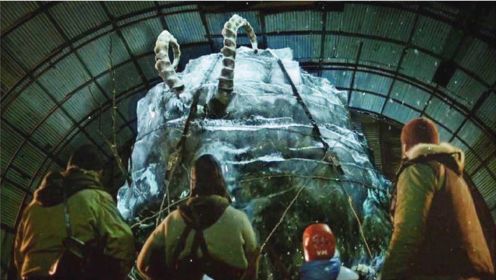 地下五百米挖出犄角怪物，居然是史上第一个圣诞老人，颠覆传统的影片
