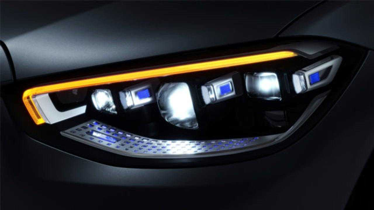 全新奔驰s级的激光大灯有多厉害到了晚上让奥迪自愧不如