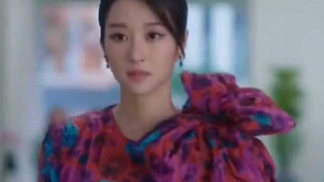 这个魔女就是个行走的衣服架子