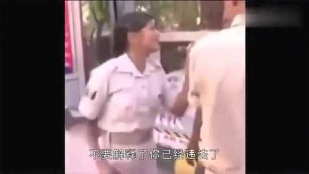 印度女警察也不是吃素的,反正不要落入她手里,不然也没有好下场