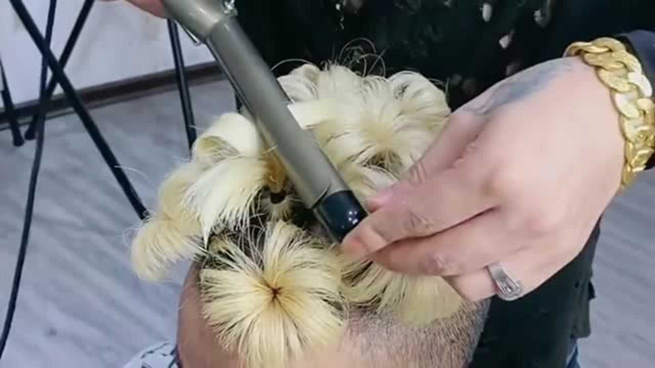 理发店遇见的奇葩发型,据说是今年流行的菊花头,看起来真是太时尚了!
