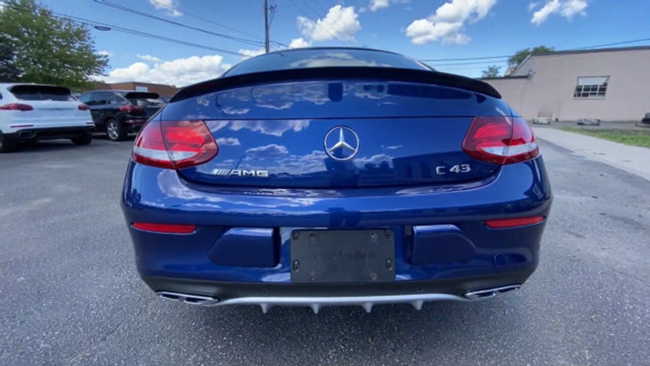 贬值率很高的奔驰amg c43,现在小伙花10万开回家,是不是很划算