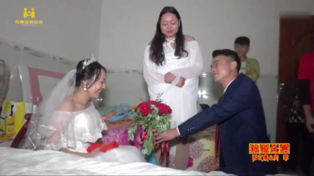 湖南湘西小伙正求婚时,谁放了这首歌《嫁给我你会幸福的》真绝配