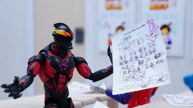 奥特曼故事:学渣贝利亚抄迪迦试卷考了第一名,取笑同学考得差