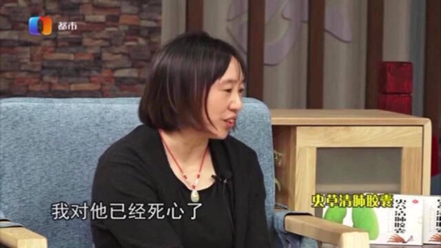 妻子离家出走,丈夫百般寻找未果,女儿隐瞒去向与父亲发生争执