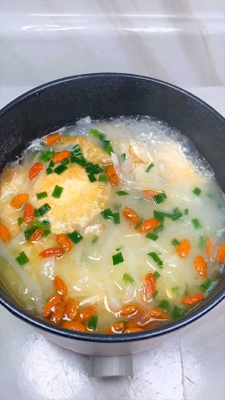 很适合秋冬季节喝的汤,还能预防感冒咳嗽,太棒了