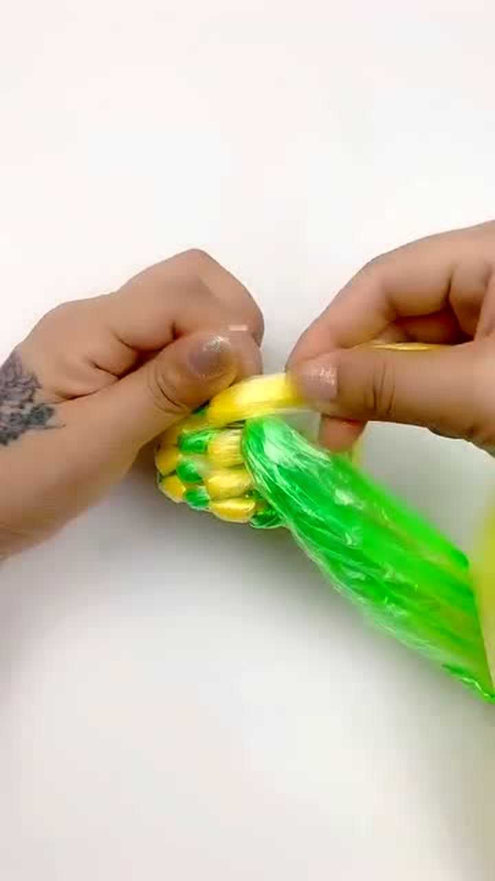 手工制作:用塑料瓶和垃圾袋编织的小篮子,你们觉得好看吗