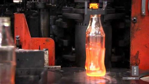 可口可乐玻璃瓶的制作过程有点儿热！经历高温熔炉后才成型的玻璃瓶！