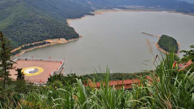 探访福建深山千年道观,地理位置非常独特,建于悬崖峭壁之上