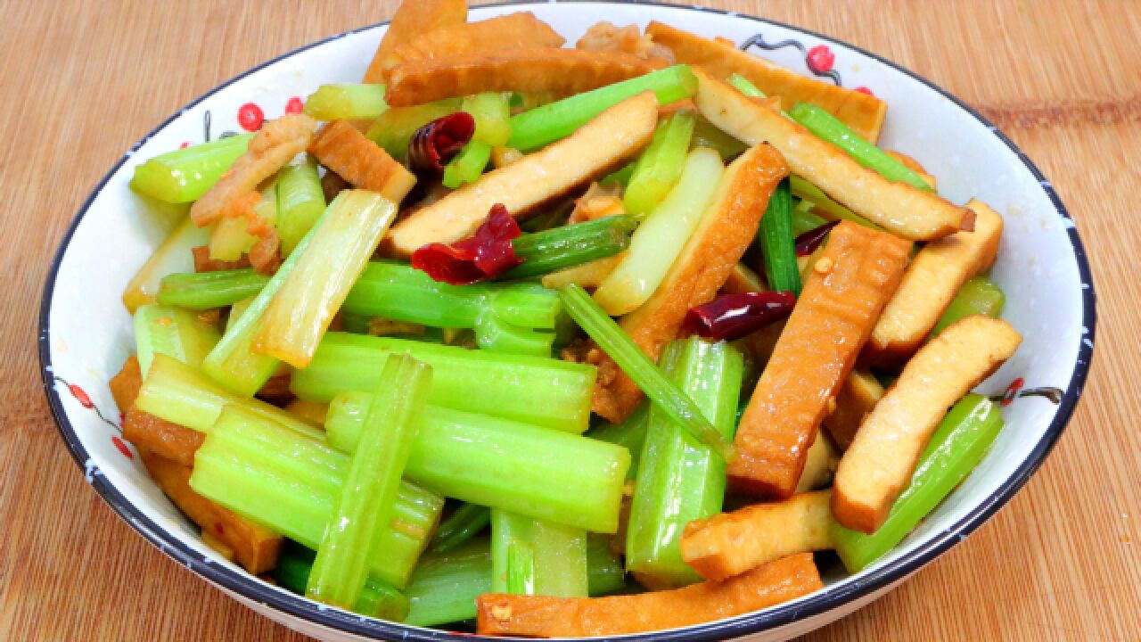 饭店的芹菜炒香干怎么那么好吃原来技巧全在这看大厨咋做的