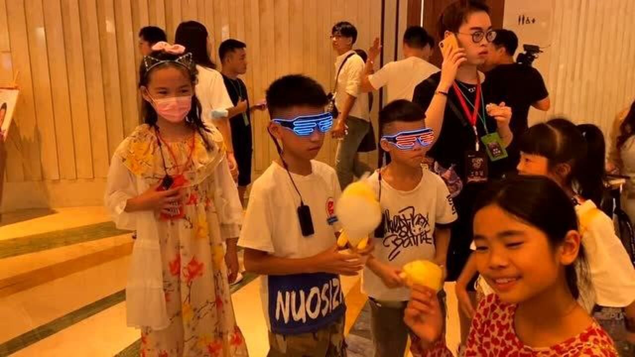 小娜子见到晴宝和希乐同学啦!晴宝乖巧可爱,希希乐乐居然害羞了