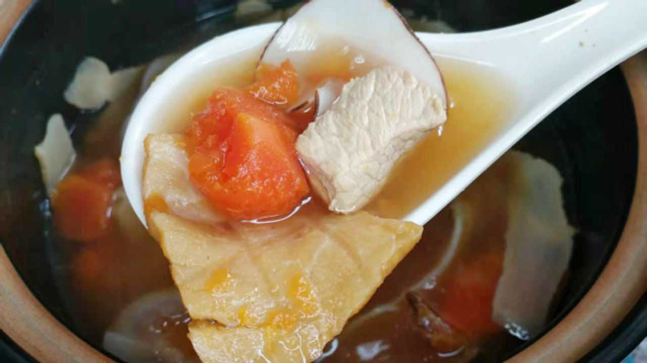 鳄鱼肉海底椰汤清甜滋补一家人都适合喝