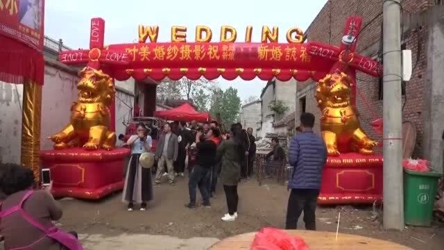 河南农村结婚,去地里面祭拜祖先的习俗,长这么大第一次见!