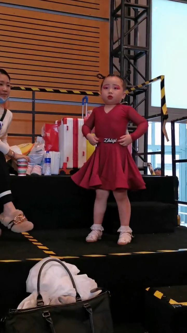 楚楚baby小时候珍贵学舞蹈视频