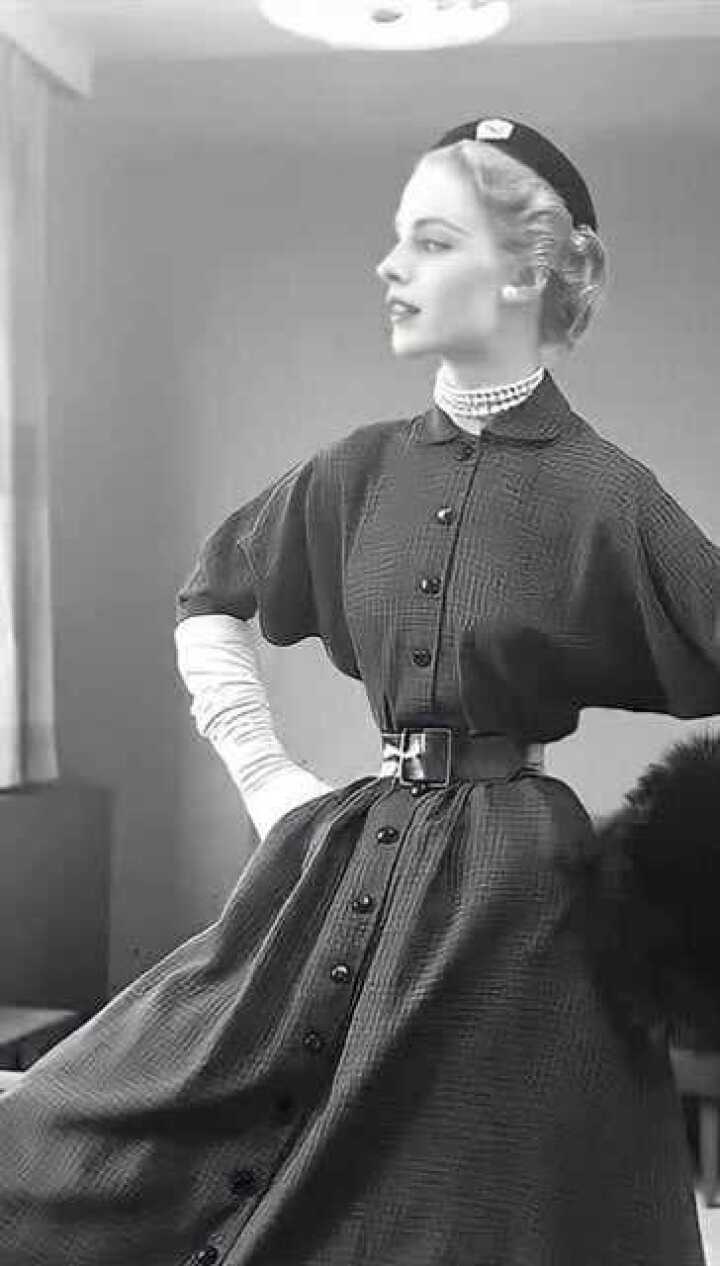 古代欧洲女人束腰,对身体的伤害有多大?感觉丝毫不输我国的"裹脚"!