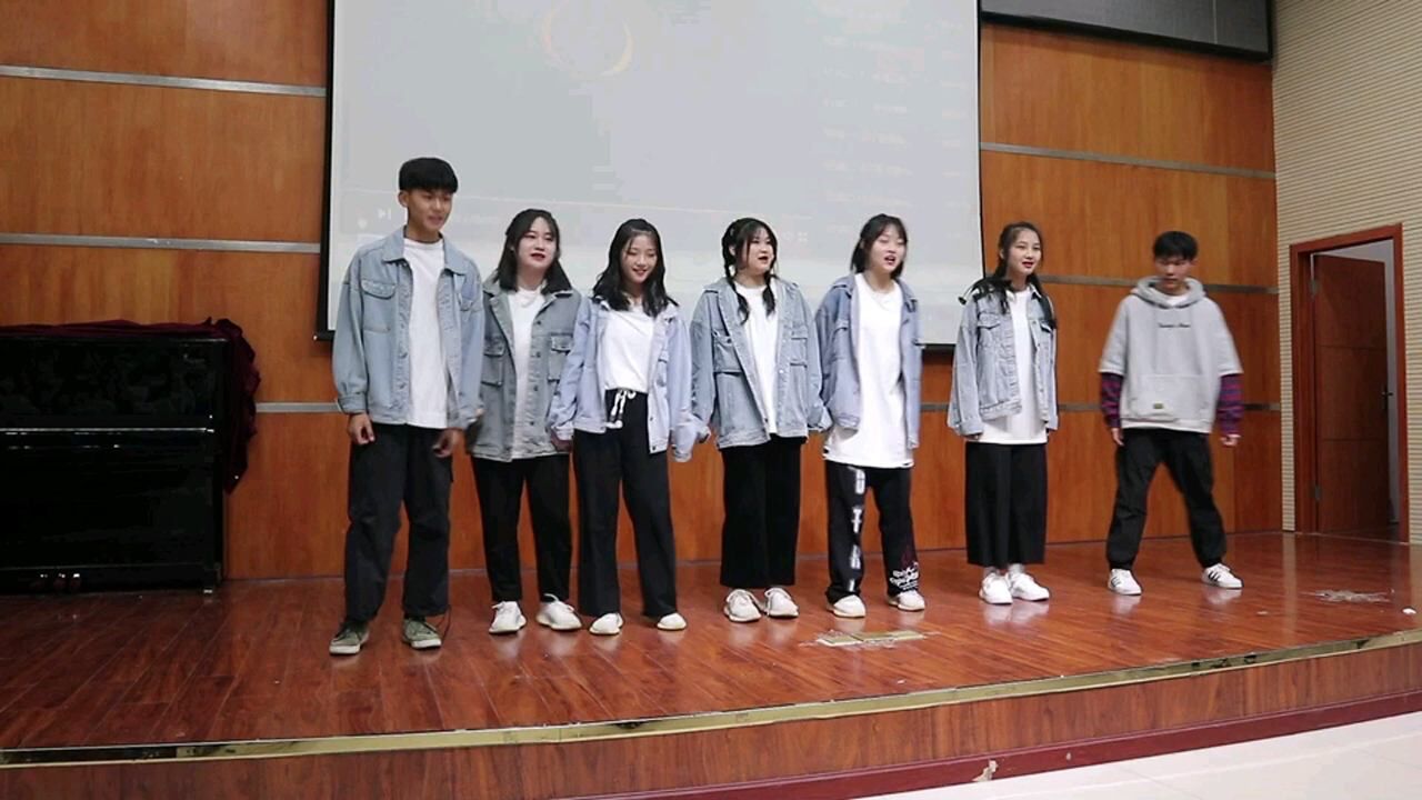 江西省莲塘二中2019年度第八届校园文化艺术节"青春杯"舞蹈串烧
