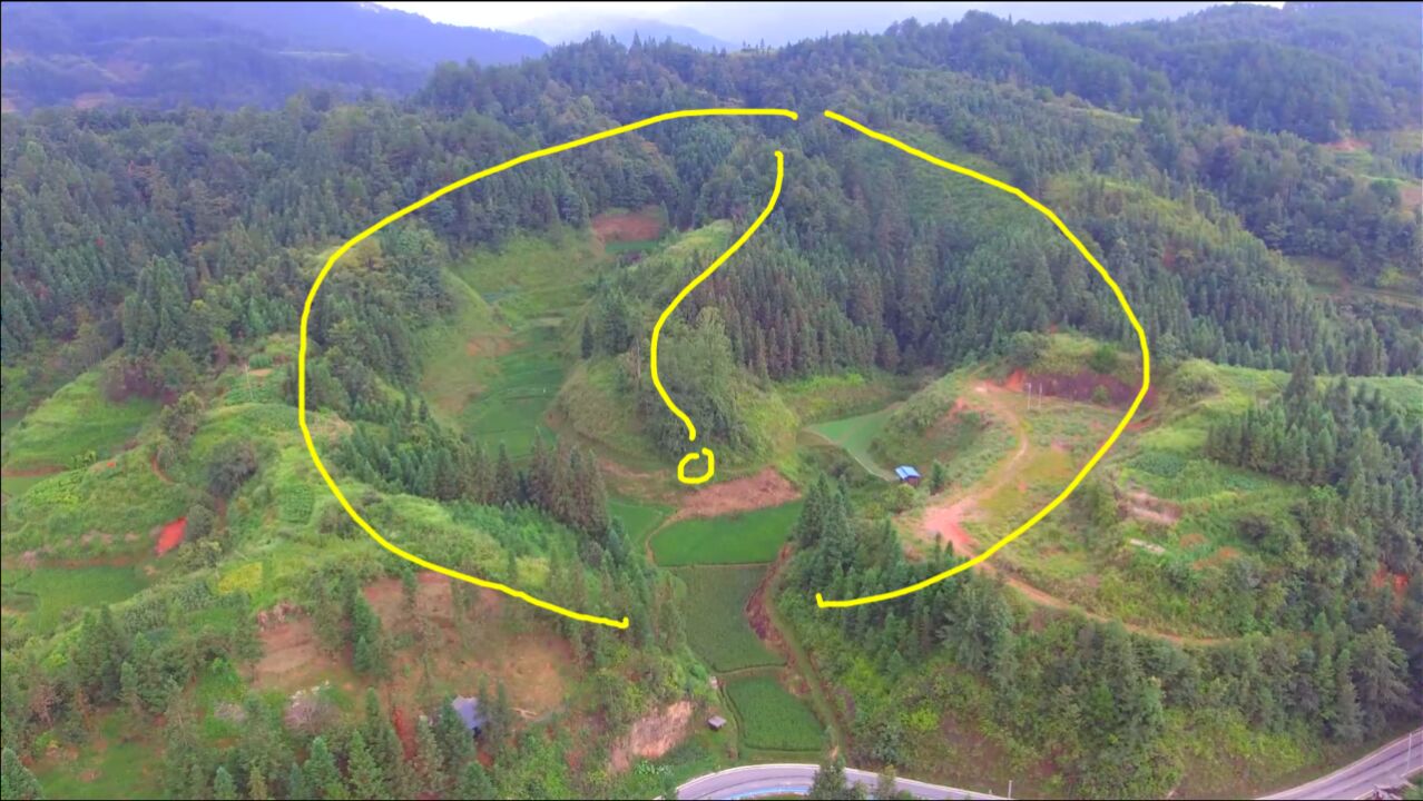 此地双龙抱穴,藏风聚气,财源滚滚的风水宝地!