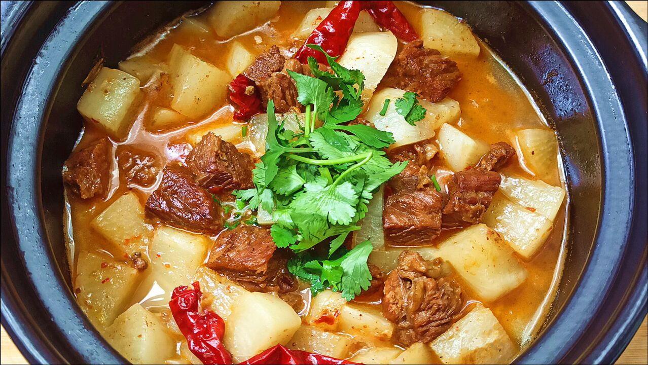 教你做川味"牛腩炖白萝卜",这样做出来好吃,味道香辣,太爽了
