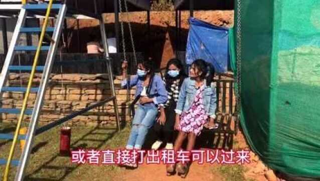 尼泊尔丈母娘带着我和老婆大姨姐小姨子去荡秋千,非常欢乐