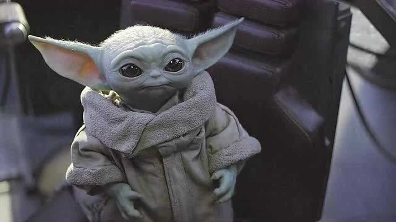 头盔男与外星人组合莫名喜感,这小东西,谁不想当宠物养?