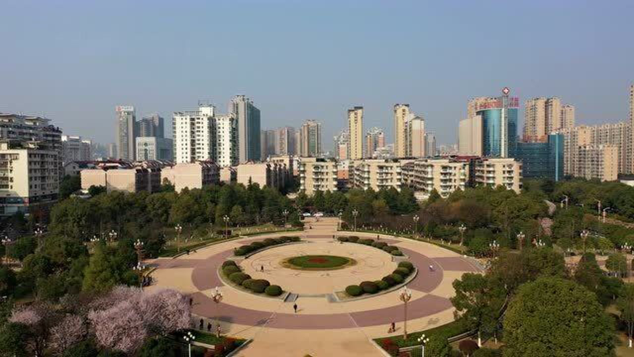 春光美!航拍衡阳市太阳广场,高新区最漂亮的城中休闲广场