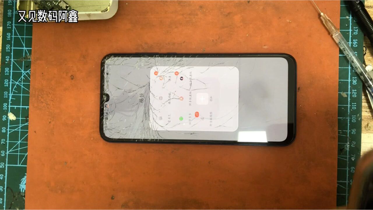 荣耀20青春外屏更换华为荣耀分离导致屏幕漏液问题一起来看吧