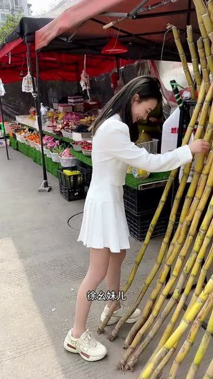 最近他手头有点紧啊