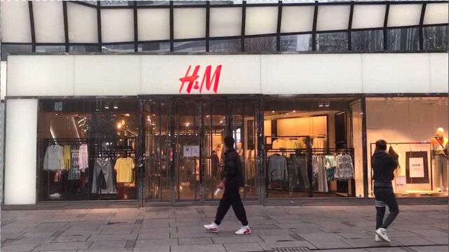 探访北京三里屯H&M优衣库阿迪达斯门店 周五晚间门庭冷清对比明显