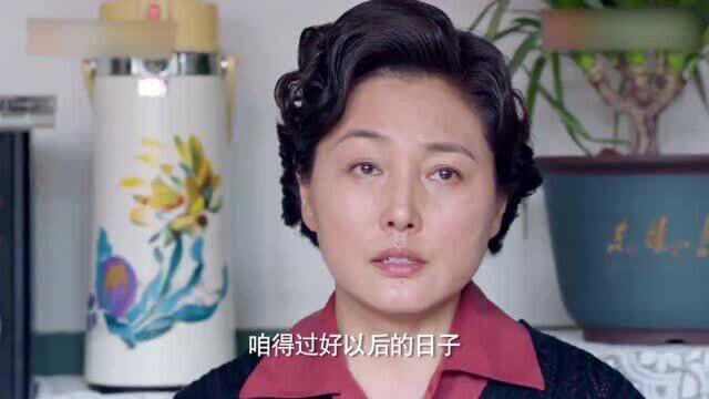 首长离婚后去前妻家,看到外孙手上照片,才知前妻过得不好!