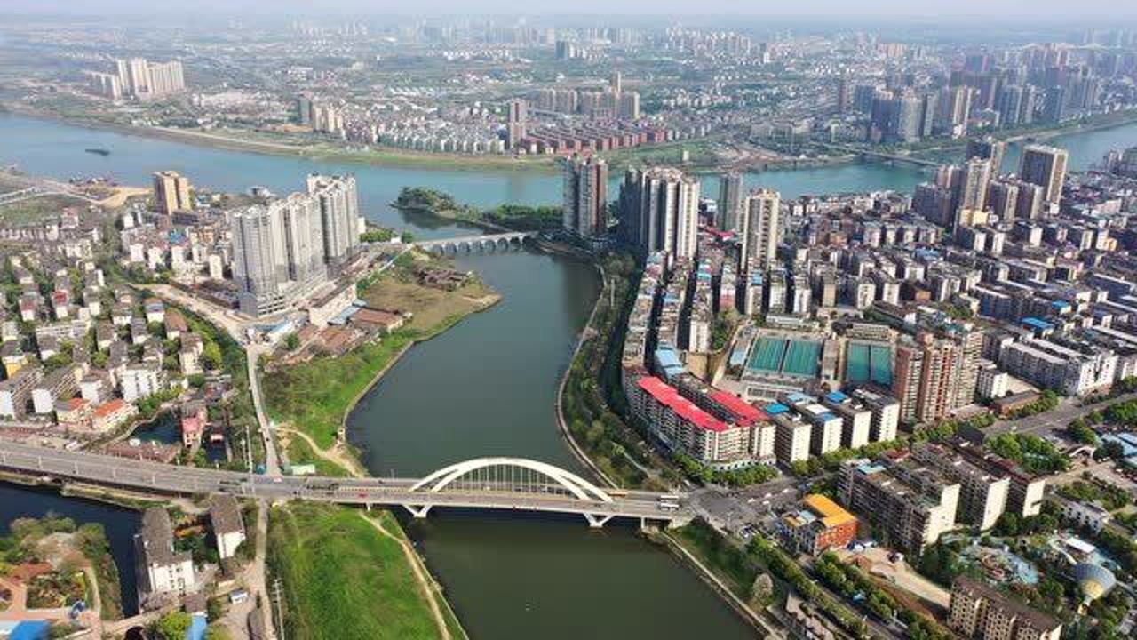 一镜到底航拍衡阳蒸水铜钱渡大桥至石鼓书院段省域副中心城市春光如画