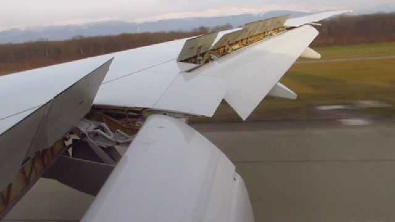 飞机是如何通过后缘襟翼和扰流板进行减速